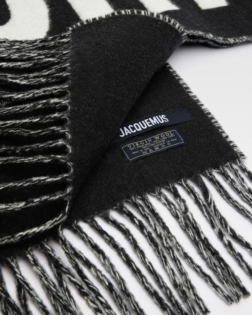Шарф Jacquemus Logo Jacquard Fringed Edge Scarf Black | SSTORIES
