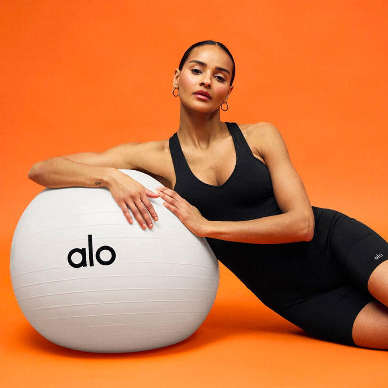 ALO YOGA - Одяг та Аксесуари | SSTORIES