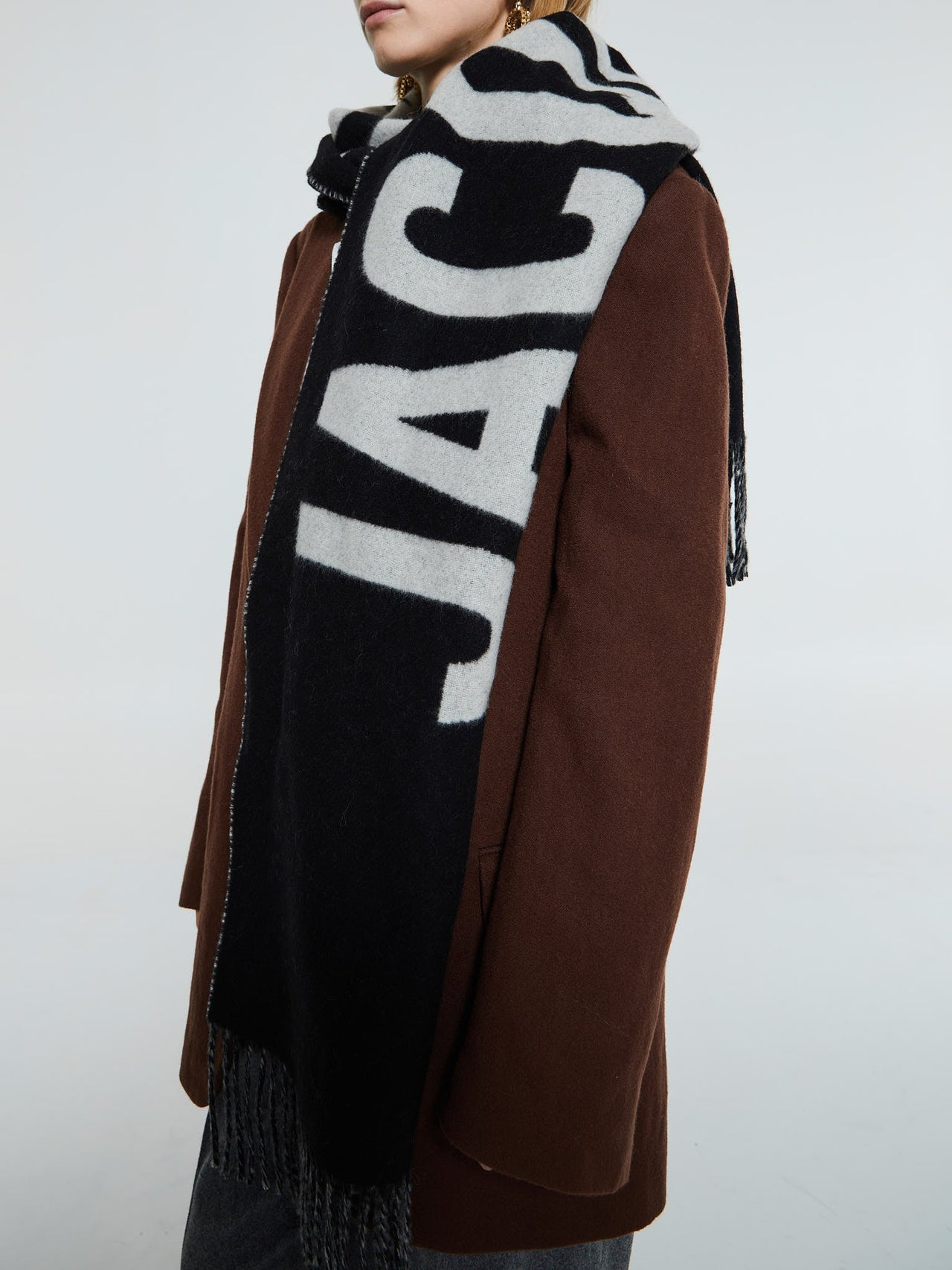 Jacquemus Logo Jacquard Fringed Edge Scarf Black