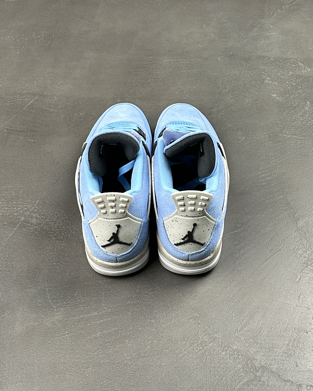 Jordan retro best sale 4 baby blue